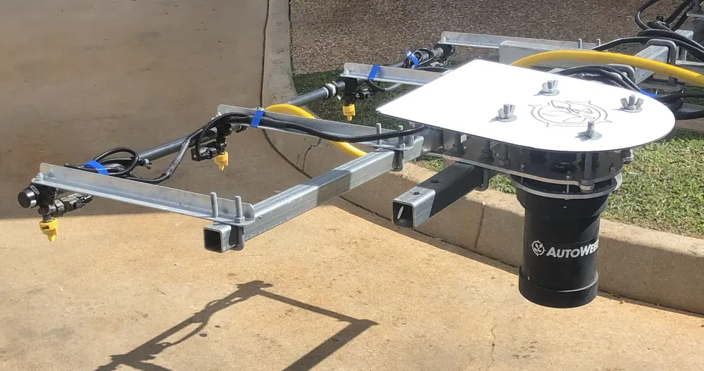 The camera-guided spot-spraying unit: a camera housing above a boom of spray nozzles